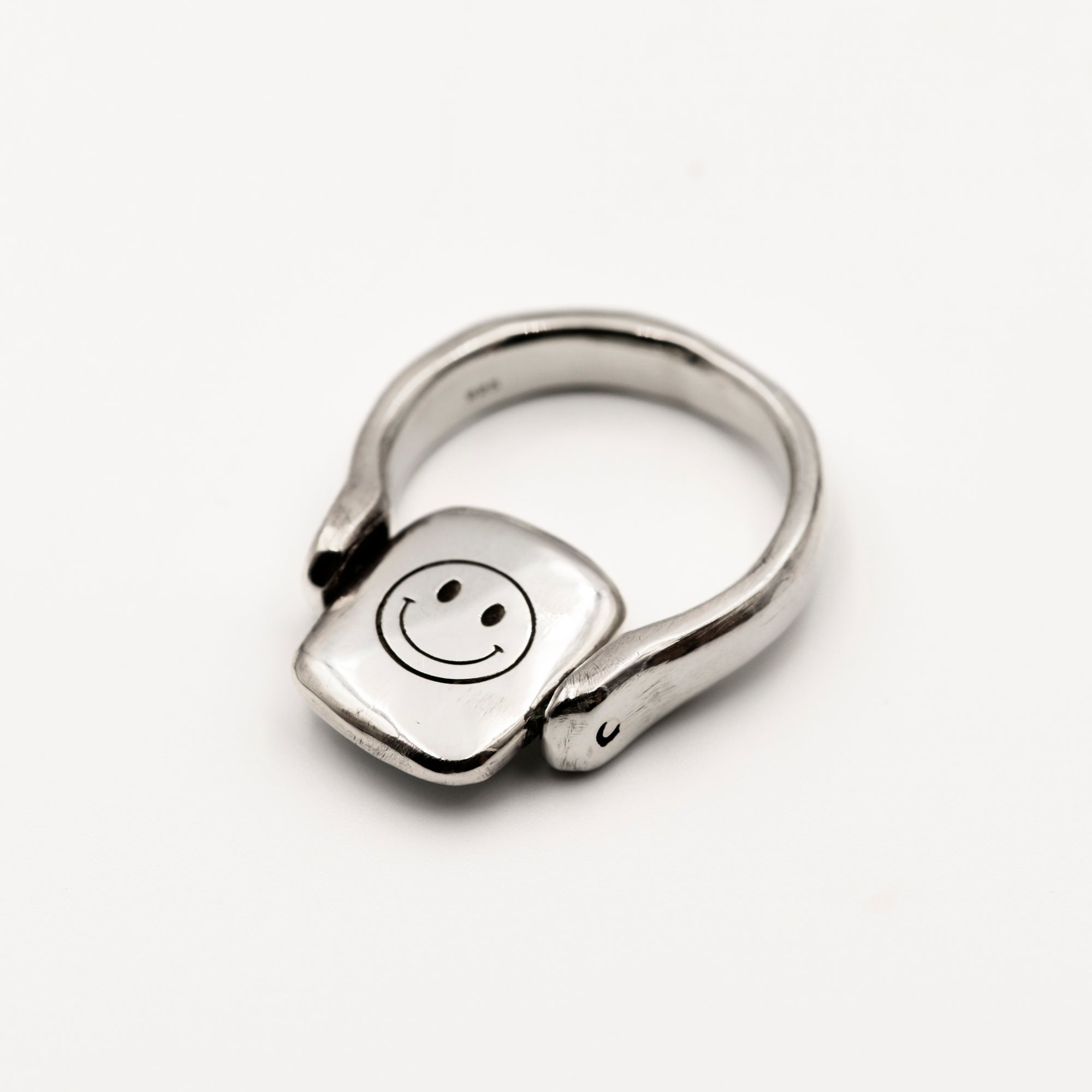Silver jewellery with custom laser engraving