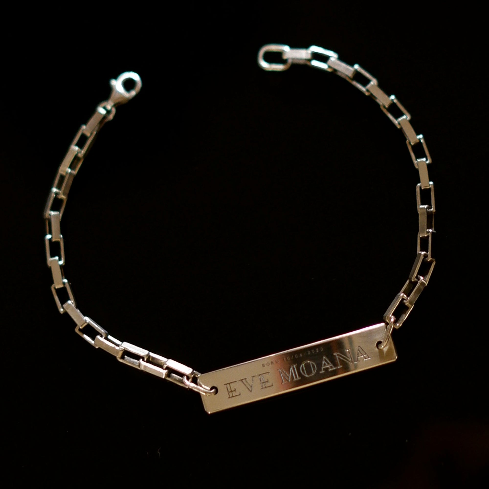 Silver jewellery with custom laser engraving