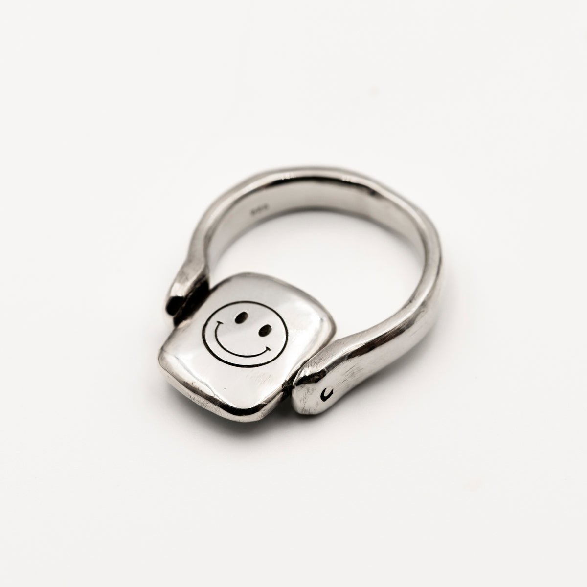 Silver jewellery with custom laser engraving