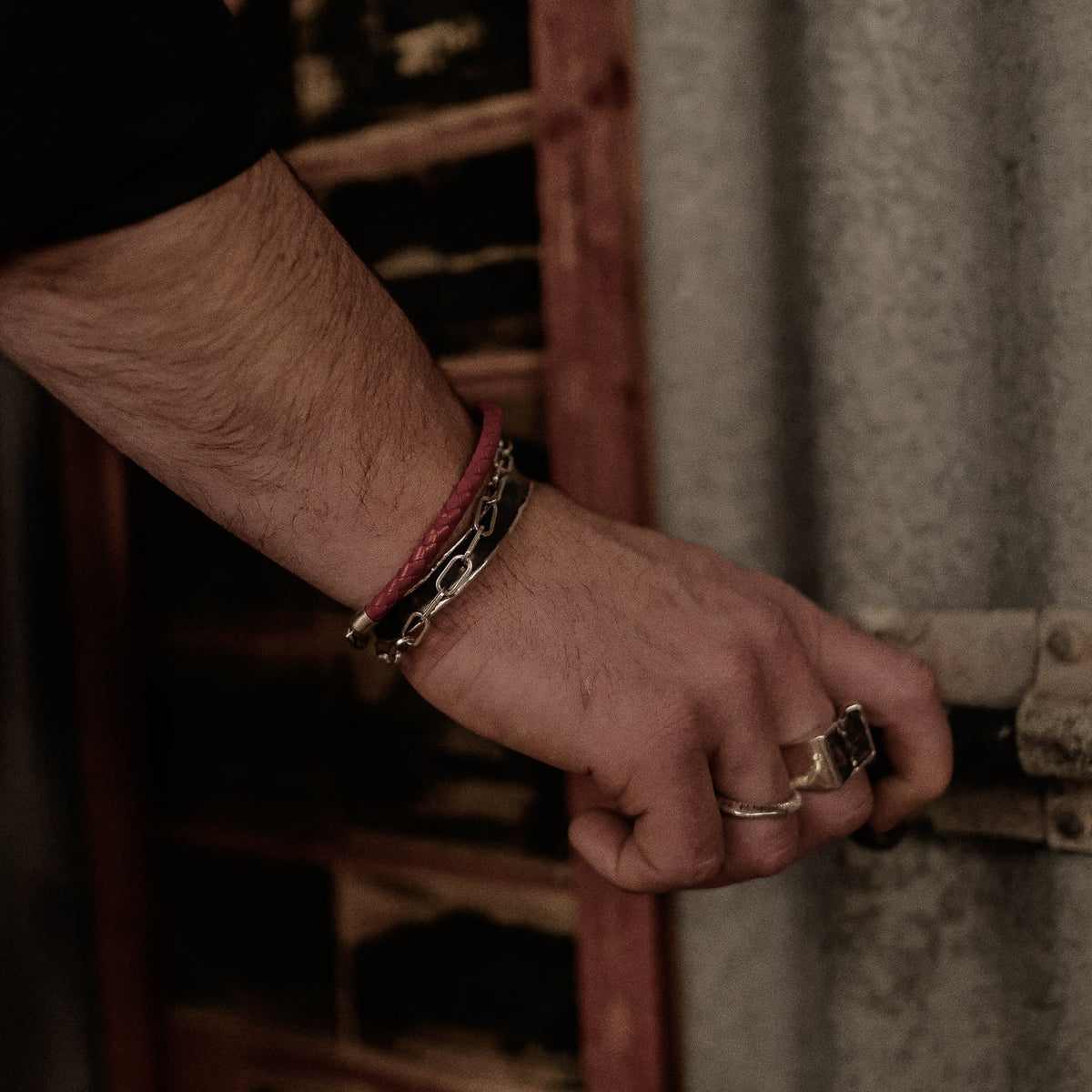 Wanderer Bracelet with Red Leather – sterling silver